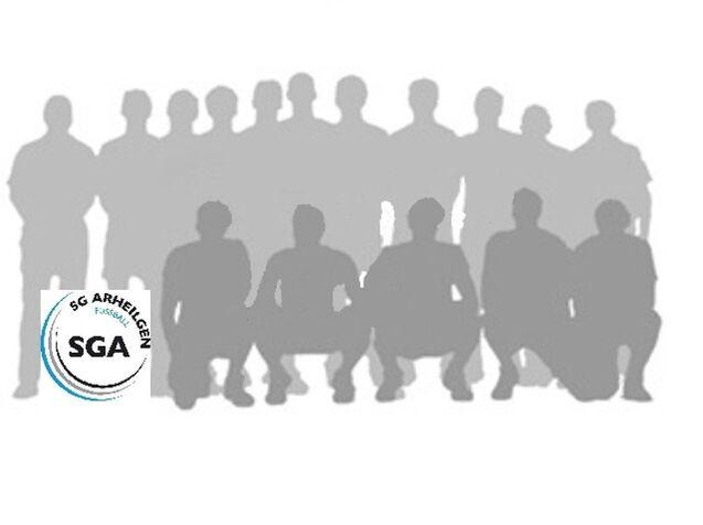 Silhouette einer Gruppe von Fu&szlig;ballspielern, teils stehend, teils sitzend, mit einem Logo in der unteren linken Ecke.